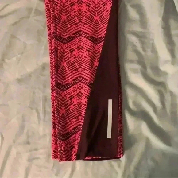 NWOT PINK NIKE DRI FIT SPANDEX LEGGING CAPRIS WITH POCKET - Picture 2 of 4